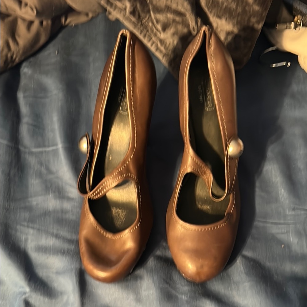 Coach size 8 heels